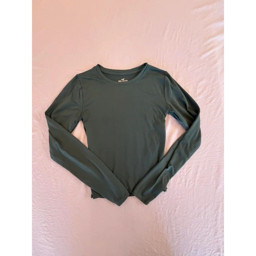 Hollister Womens Long Sleeve Crewneck Top Sage Green Altered Fits XS/XXS